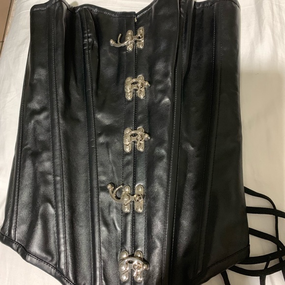 Corsets bundle - Picture 6 of 6